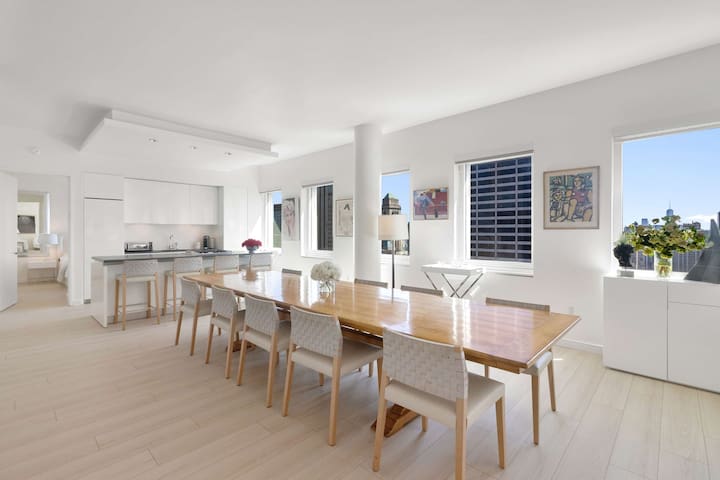 Premier Penthouse Apartment 4 Bdrm Midtown West gallery image 3