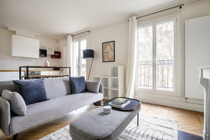 Blueground | Villiers, Balcony, Nr Shops - Parijs