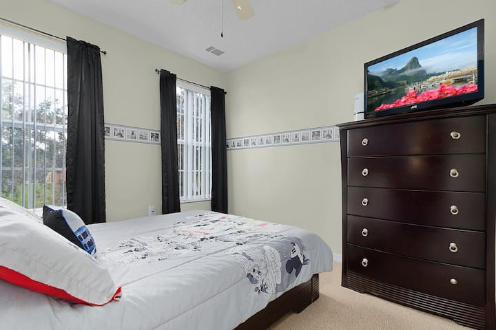 Muebles elegantes en todas partes - Mickey's Disney Hideaway
