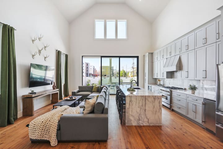 Designer 7 bedroom | Heated Pool | Stay Heirloom