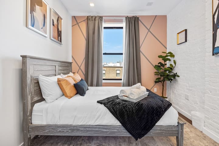 Une sérénité reposante vous attend dans cet havre de paix chaleureux. Bienvenue dans l'évasion de vos rêves.