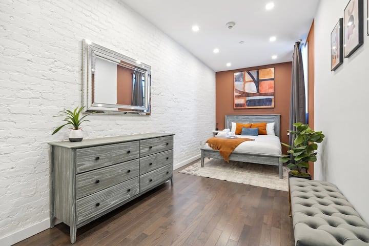 Retiro tranquilo: relájate en este acogedor santuario, donde los sueños encuentran su tranquila morada. 