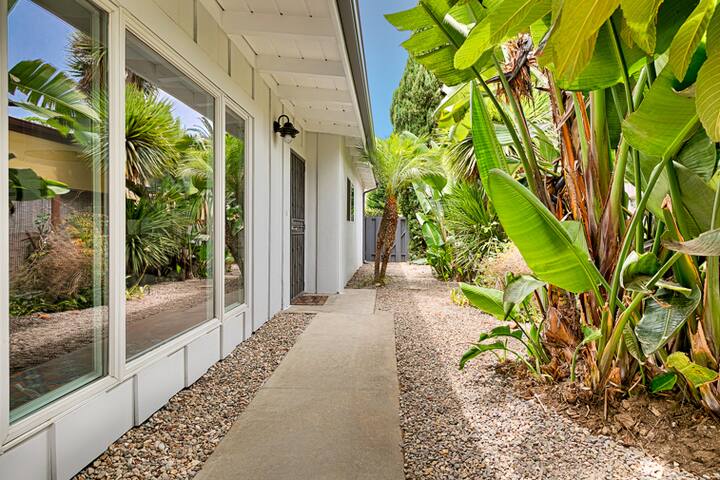 Shores Villa – Spa, Fire Pit, AC, Dream Yard gallery image 4