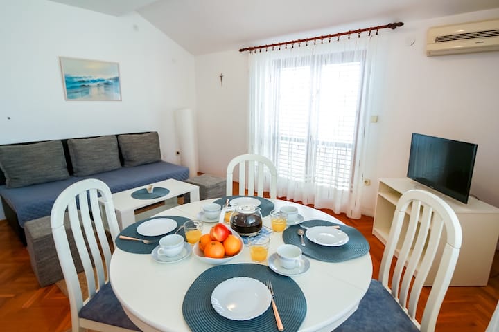 Nice Apartments Katarina With Sea View And - Malinska