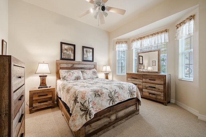 Dormitorio de invitados con cama queen