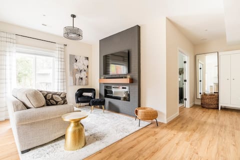 Modern Luxury Retreat w/ Hot Tub & Private Deck