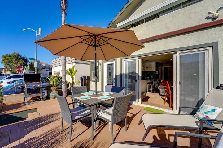 Steps to Beach & Bay | Large Patio | Parking | AC