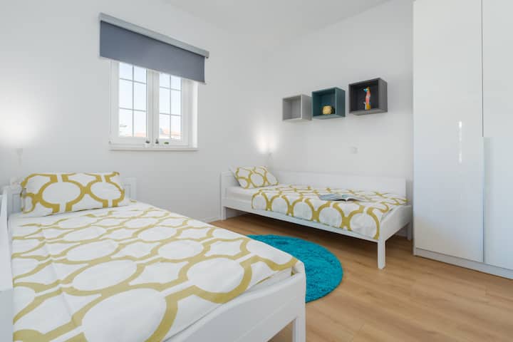 Спалня с отделни легла...