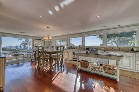 Amazing Vineyard Views, Hot Tub, Pet Friendly