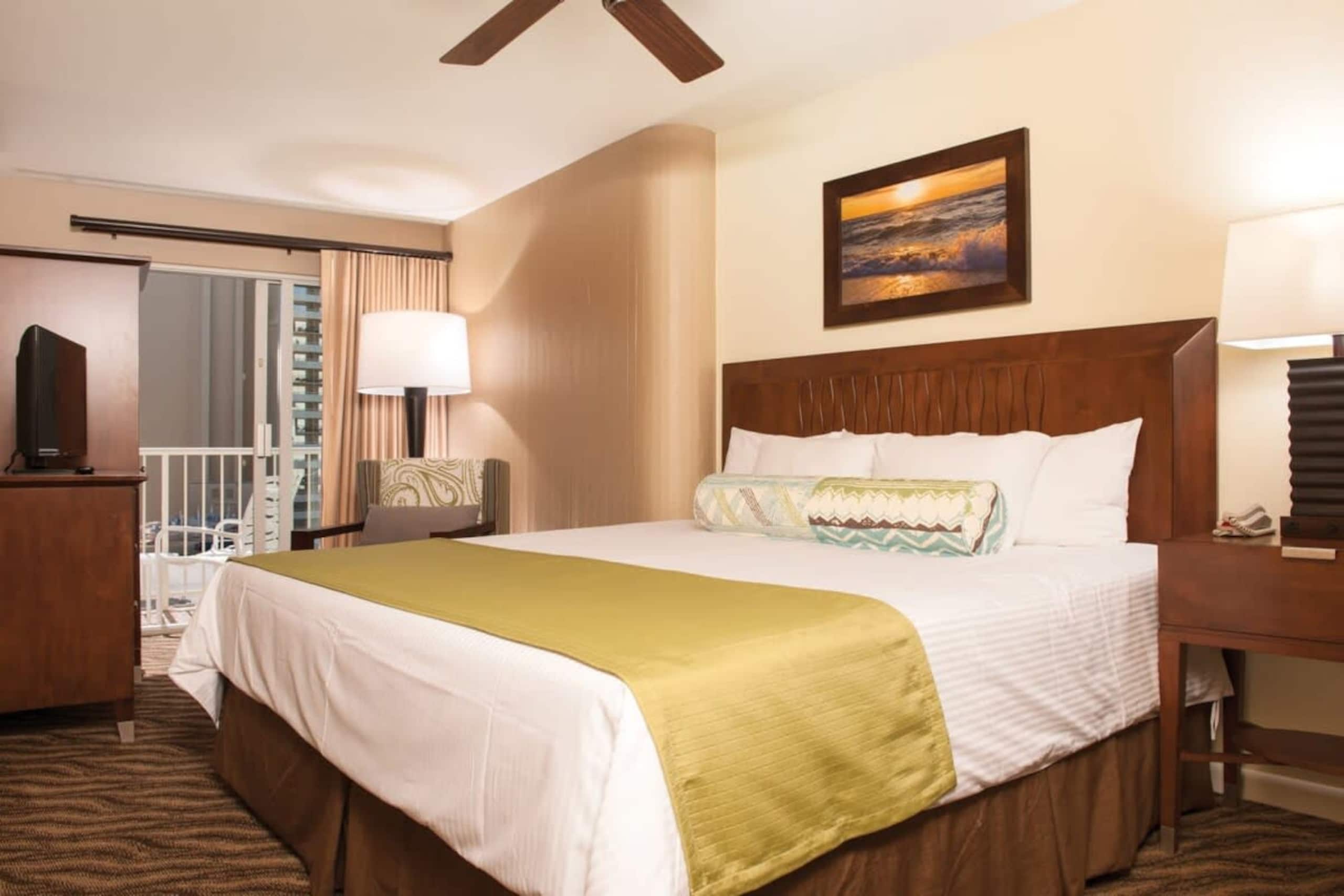 Resort in Honolulu · ★5.0 · 1 bedroom · 2 beds · 1 private bath - Image 14