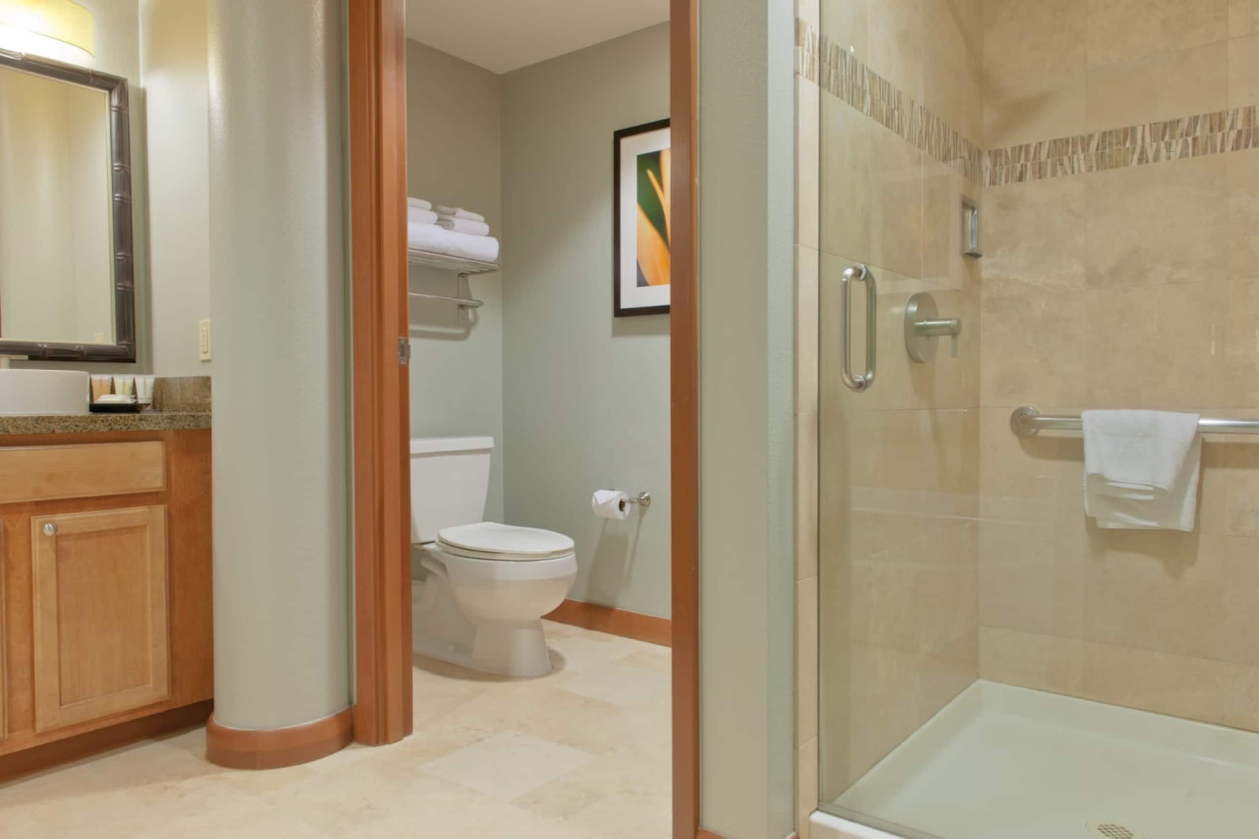 Resort in Honolulu · ★5.0 · 3 bedrooms · 5 beds · 2 private baths - Image 10