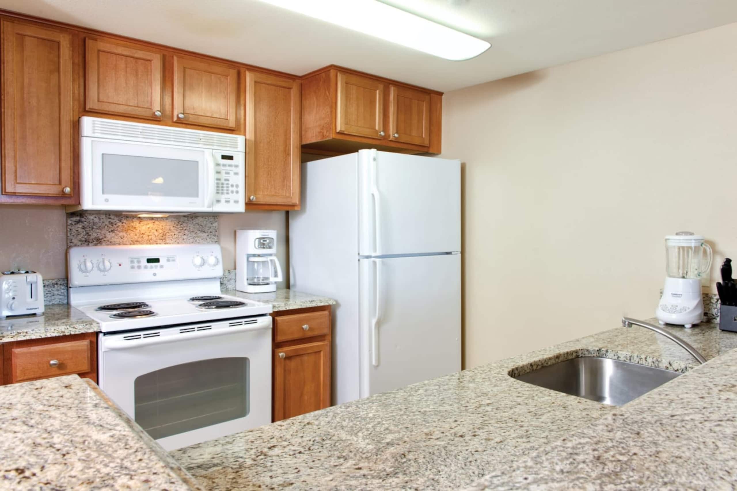 Resort in Honolulu · ★5.0 · 3 bedrooms · 5 beds · 2 private baths - Image 14