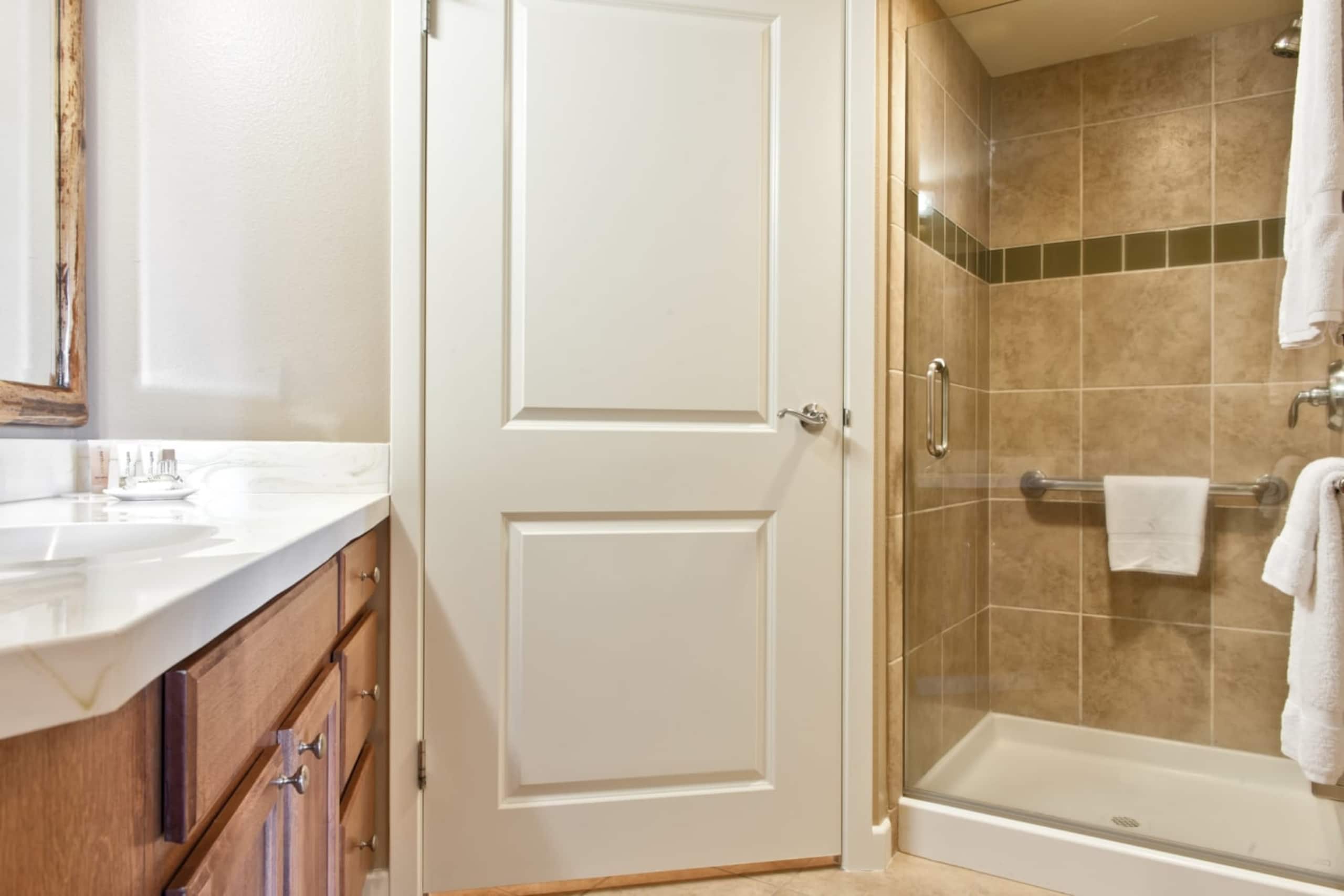 Resort in Honolulu · ★5.0 · 3 bedrooms · 5 beds · 2 private baths - Image 17