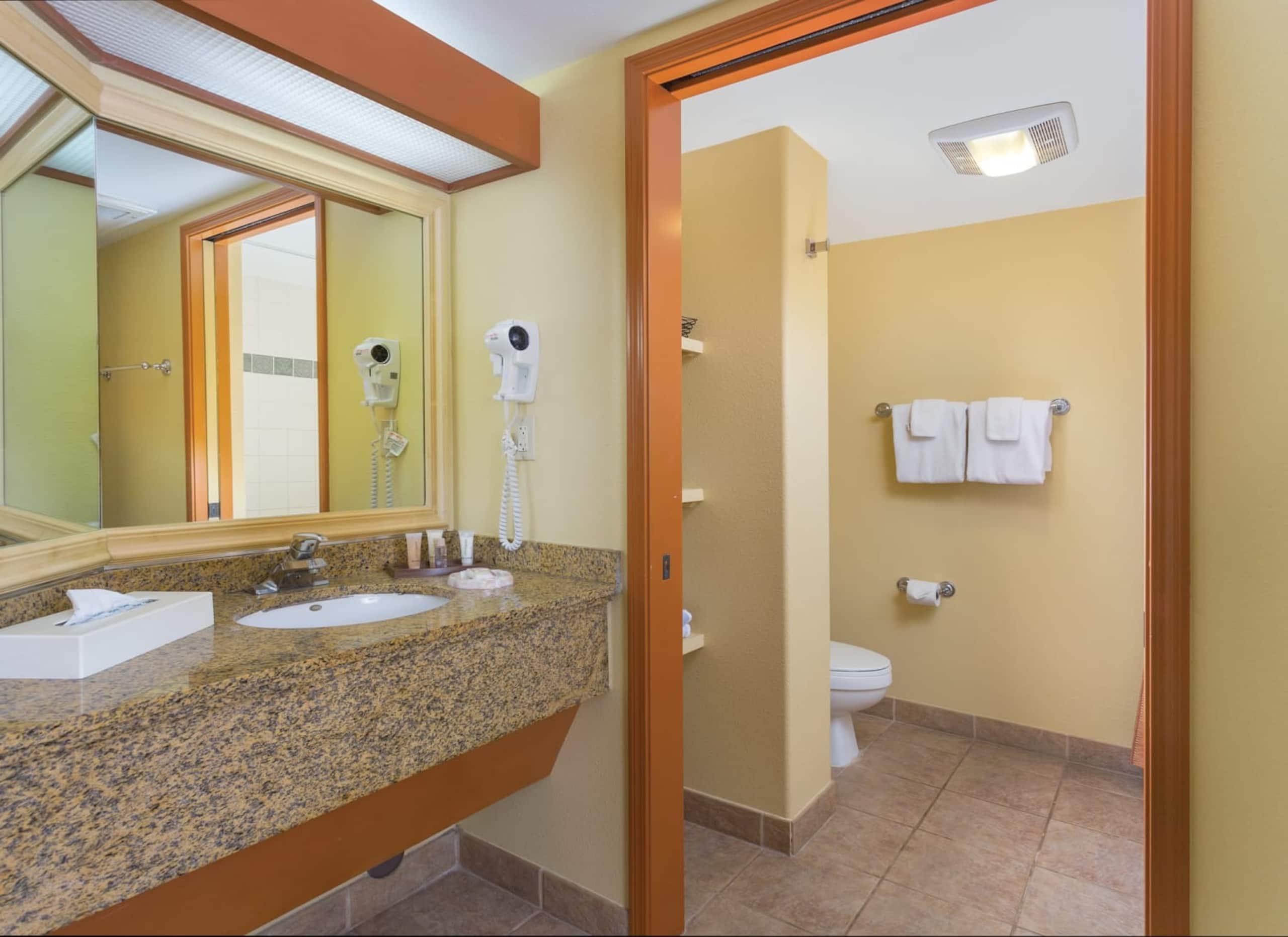 Resort in Kapaa · ★5.0 · 2 bedrooms · 4 beds · 2 private baths - Image 49