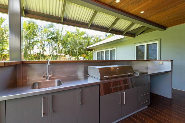 Luxurious Executive Family Home in Cable Beach gallery image 3