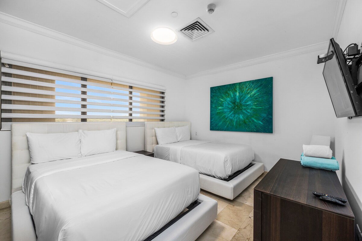 חדר שינה שני עם שתי מיטות מלאות: מושלם למשפחות או חברים, חדר השינה השני מציע שתי מיטות מלאות נוחות ️️ מרחב, נוחות ואווירה שלווה לשינה נהדרת בארובה שטופת השמש ☀️ #RelaxTogether