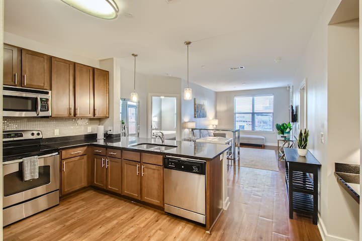 Urban Comfort • 2BD Near Broadway & Nightlife