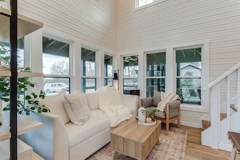 Successful Airbnb property: Peaceful Lake Retreat•Fire Pit & Wraparound Deck in Tracy City