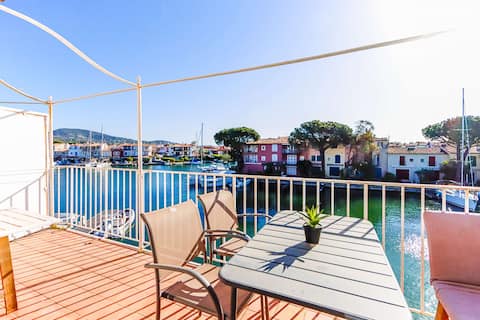 Top performing Airbnb: Renovated 2/3 room apartment in Port Grimaud - A/C in Grimaud
