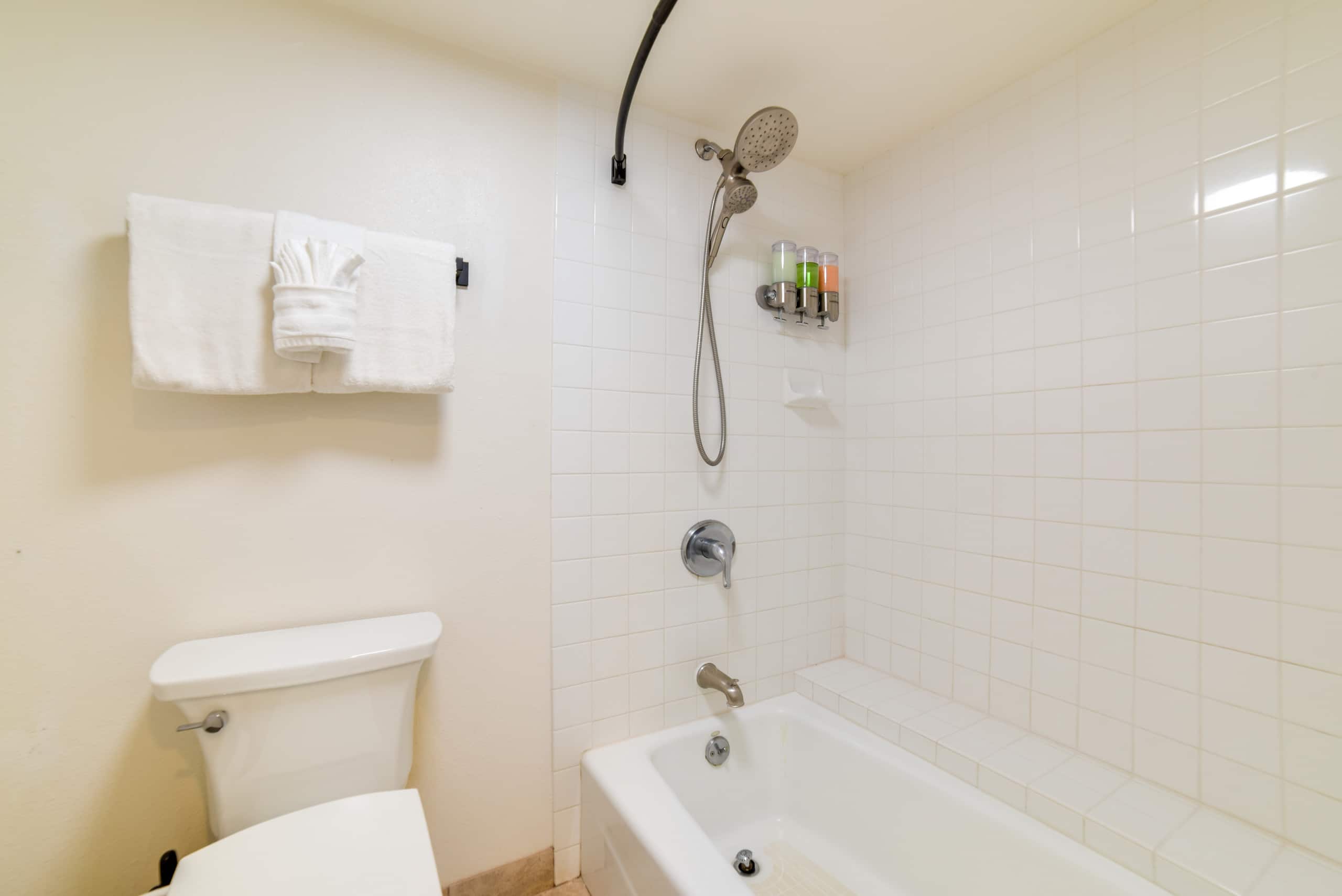 Condo in Lahaina · ★4.94 · 2 bedrooms · 3 beds · 2 private baths - Image 25