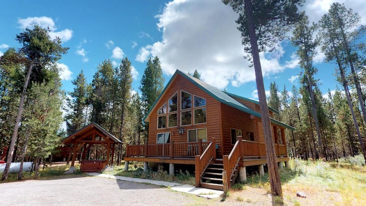 22 Mi To Ynp | Hot Tub | Huckleberry Inn - Island Park, ID