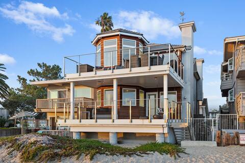 Luxury Sandcastle Beachfront! Walk Everywhere!