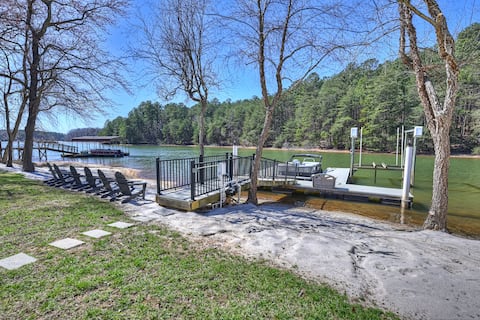 Knotty Pines by AvantStay | Lake Views, Renovated