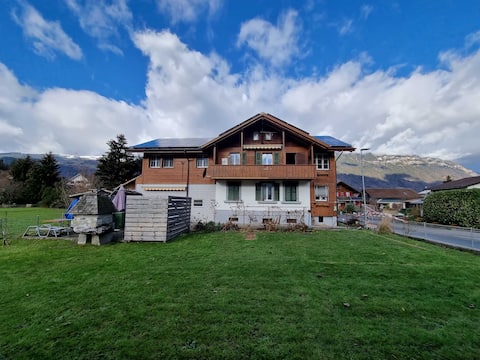 Sunny 4BR Retreat with Panoramic Alpine Balcony