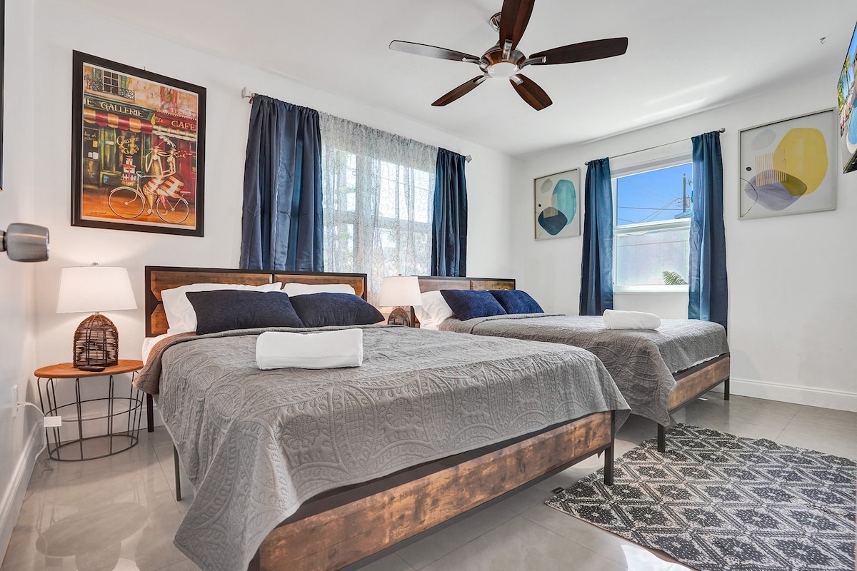 El dormitorio dos cuenta con lujosas 2 camas tamaño queen.