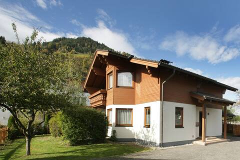 Chalet Badia in Zell am See with garden and sauna
