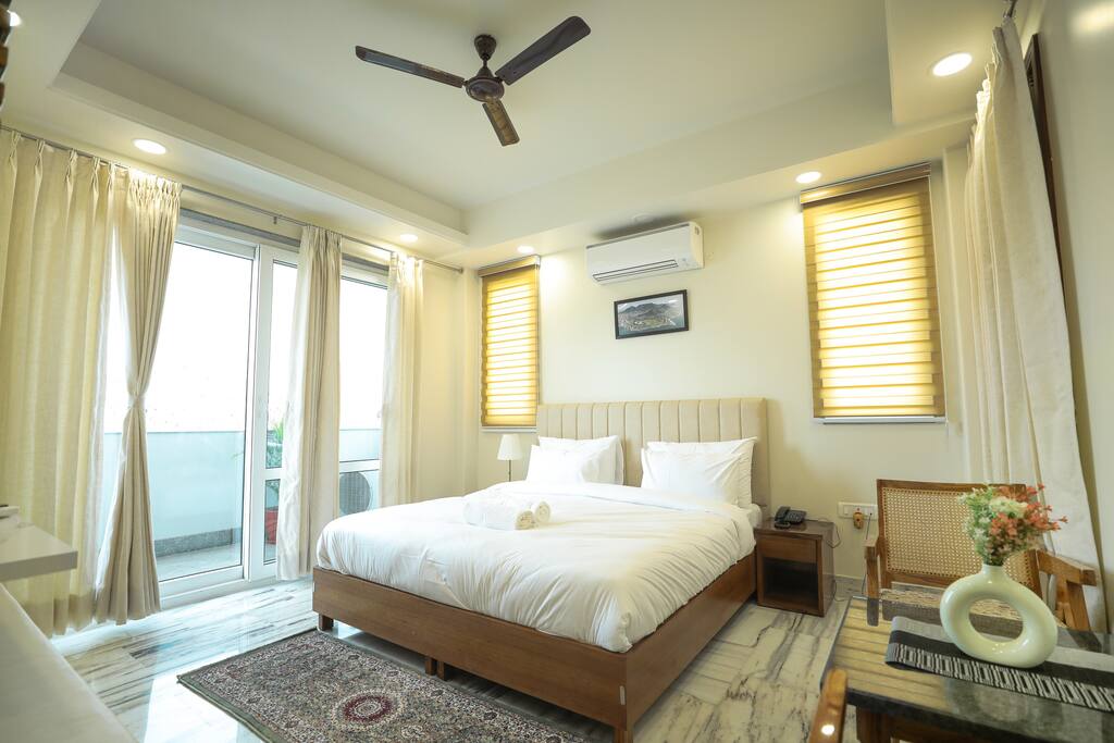 Გააღვიძეთ თვალწარმტაცი ხედები თქვენი საძინებლის ფანჯრიდან, სადაც ყოველ დილით იგრძნობა ბუნების მიერ დახატული შედევრი -პარფაიტის ქუჩა