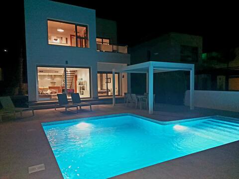 Modern Villa Frontline Golf