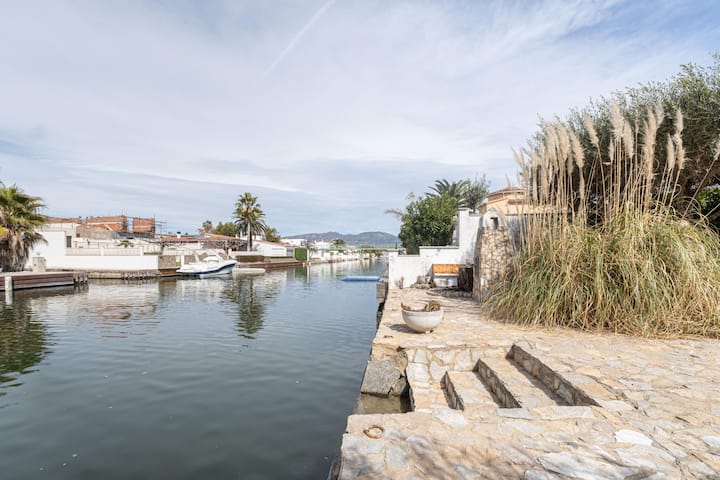 Agréable Villa De Deux Chambres Avec Amarre De 12, - Empuriabrava