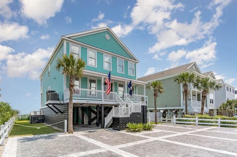 Salty Breeze: Oceanfront w/ Private Pool, Hot Tub