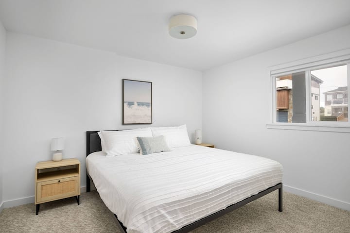 Rockaway Beach ligger söder om Cannon Beach och norr om Tillamook. Använd detta boende som ett basläger för att utforska Oregon-kusten.