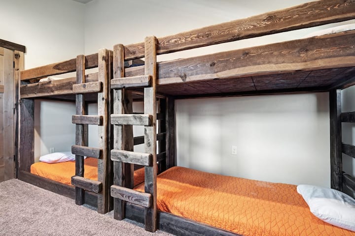 Chumba cha kulala cha Banda #5 (Ghorofa ya juu NE)