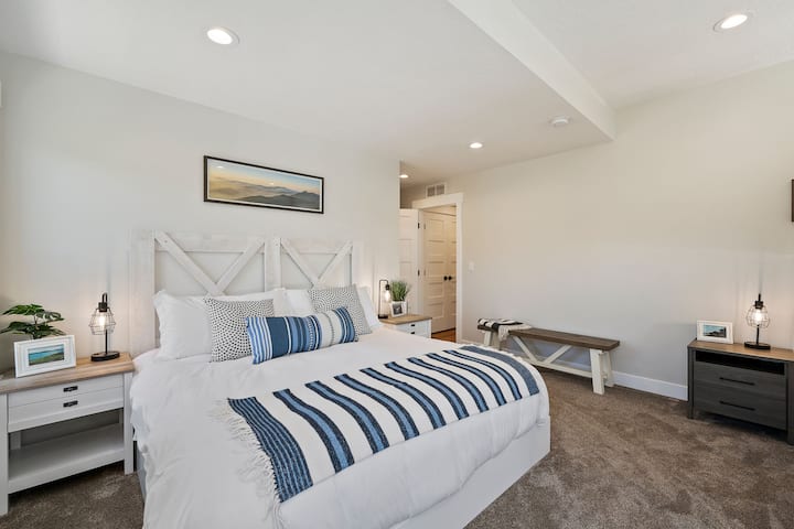 The Silo-Bedroom #2 w/ 3/4 Ensuite (Main Floor SW)