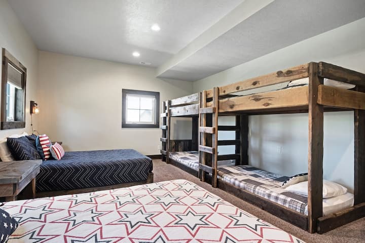 Chumba cha kulala #2 (Ghorofa Kuu NW)