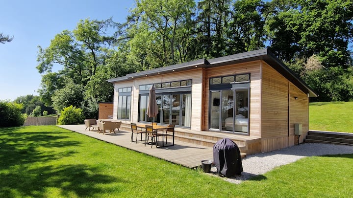 Elderberry Lodge | Sleeps 4 - Hot Tub Dog Friendly - Thornton Dale