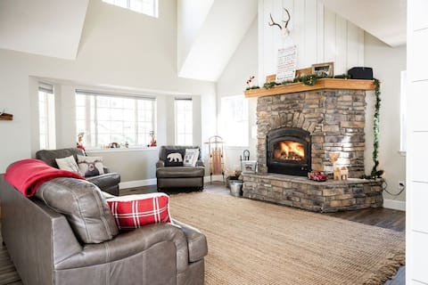 New Winter Discounts! Stunning Luxury Mtn Cabin