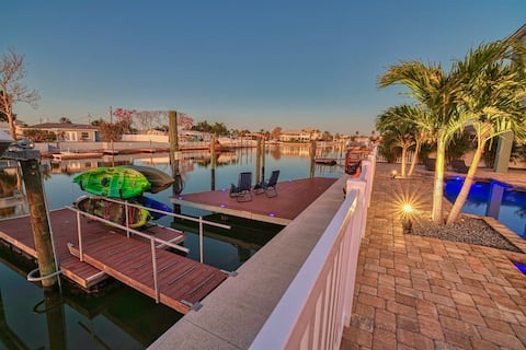 4 bedroom 4 bath/heated pool/sleeps 13/Kayaks