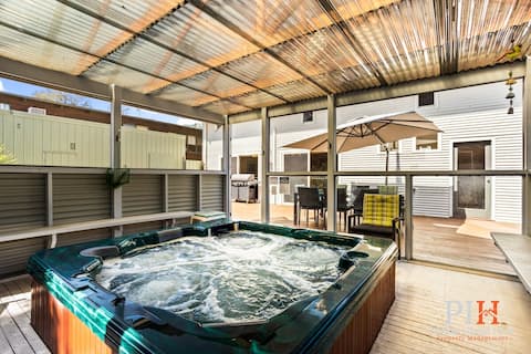 Sandy Bay Getaway with Spa 4 Bdr