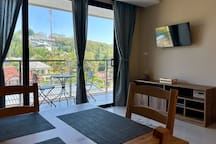 Lyn Rawai | Bright Mountain View 1BR near Ya Nui RW218