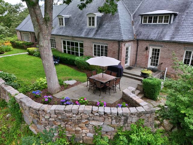 8 bedroom seacoast manor with amazing views! gallery image 3