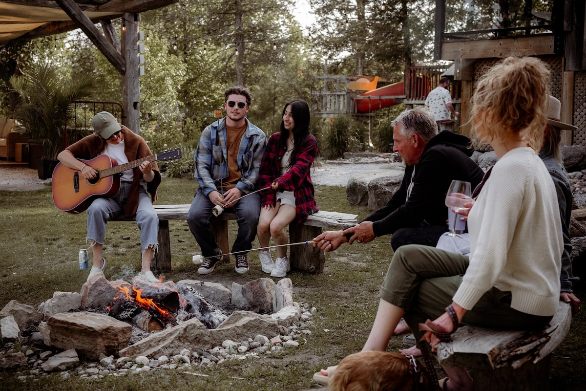 Waterfront Cabin | Cozy Treehouse + Hot Tub - Cabins for Rent in