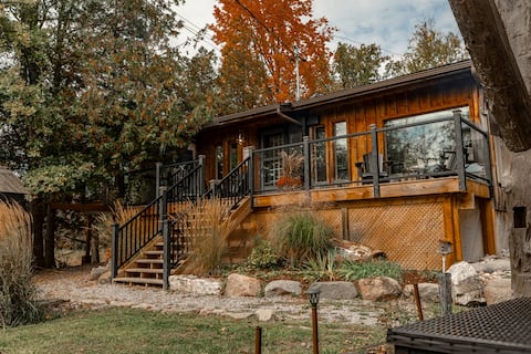 Waterfront Cabin | Cozy Treehouse + Hot Tub