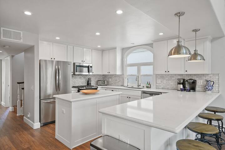 4BR | Luxury Beach Home | Privacy | Patio & Garage gallery image 3