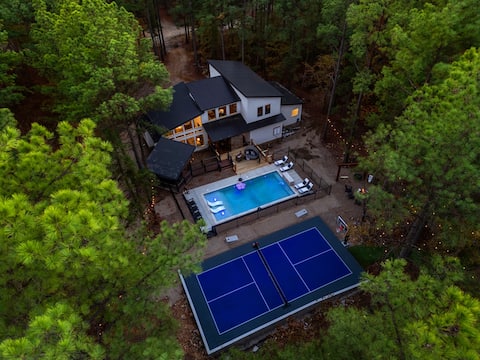 Heated Pool+Pickleball/Hoops+6 Hole Golf+Swings!