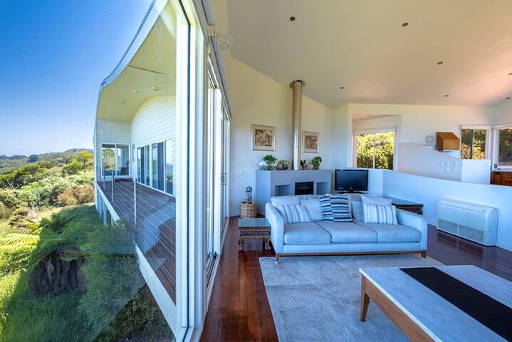 Bonita Vista – Stylish + Breathtaking ocean views gallery image 3