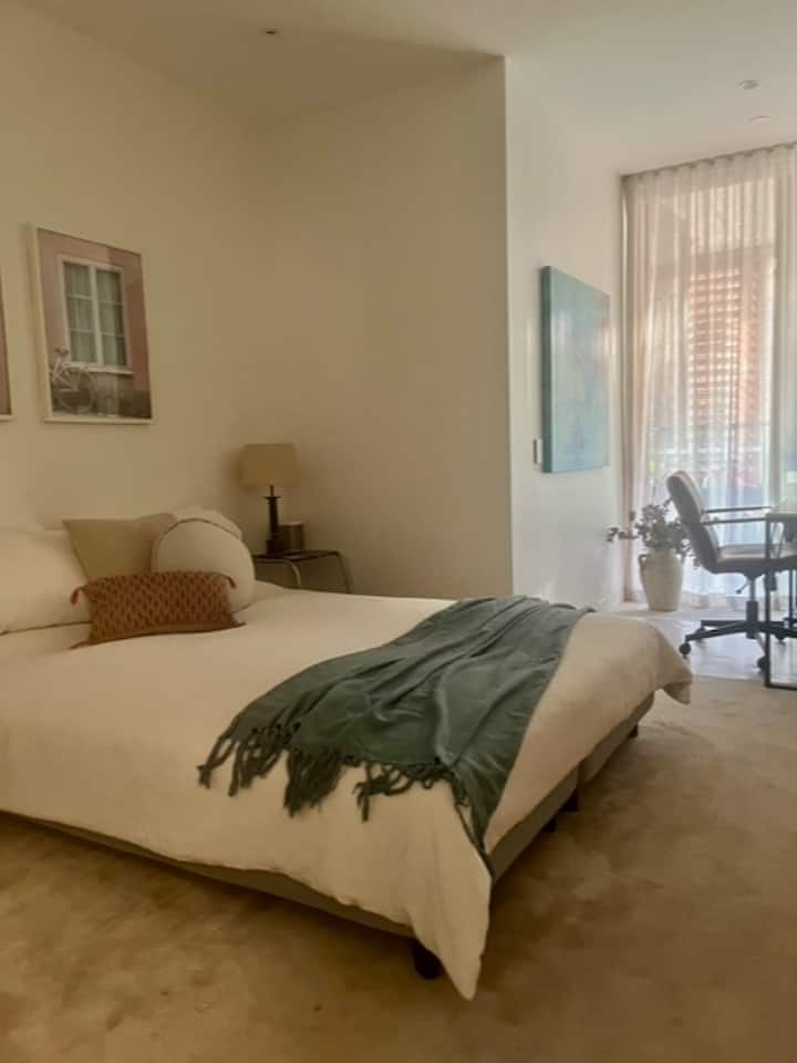 Втора спална соба/ училница